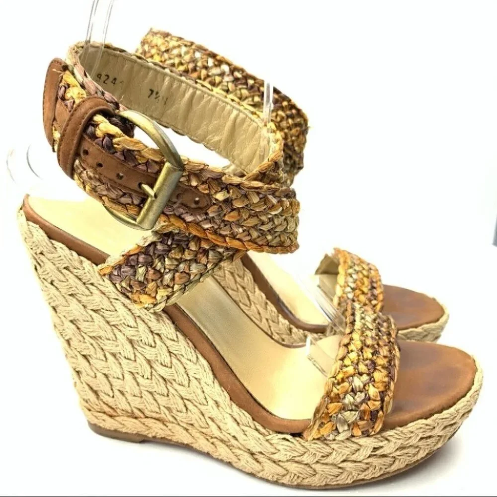 Stuart Weitzman platforms size 7.5 N brown leather